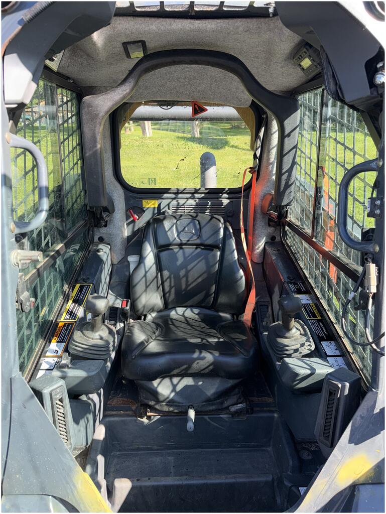 2017 John Deere 333G - Image 3