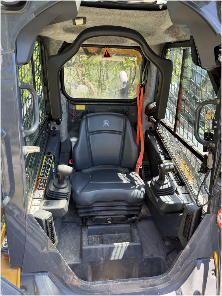 2021 John Deere 325G - Image 4