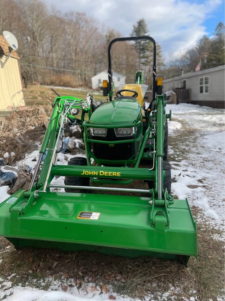 2023 John Deere 2038R - Image 4